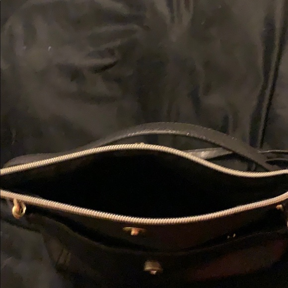 A PURSE THAT GIVES YOU A PEACE OF MIND - Picture 3 of 3